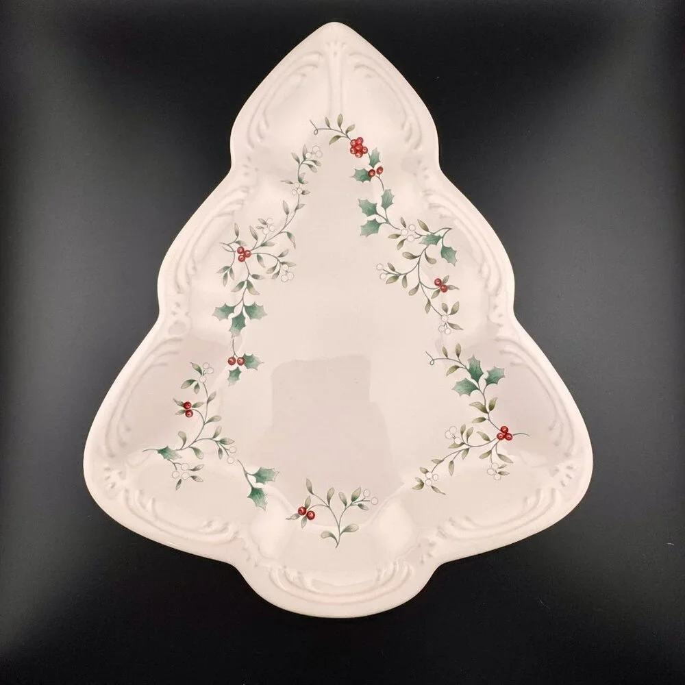 Pfaltzgraf Winterberry Christmas Tree Plate Tray Platter Holiday Red Green White